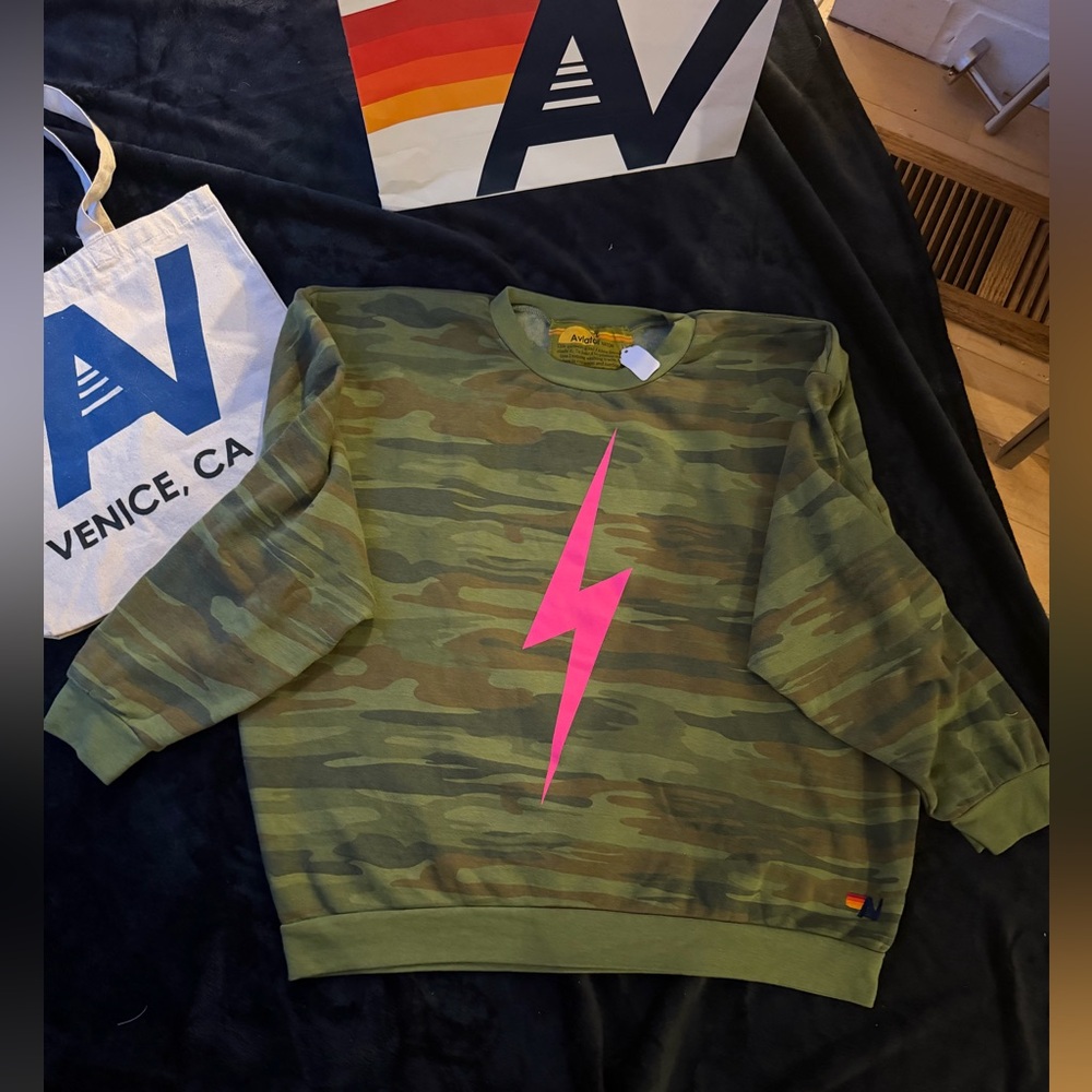 - NWT Aviator Nation Bolt Canp Crew Extra Large + Tote bag